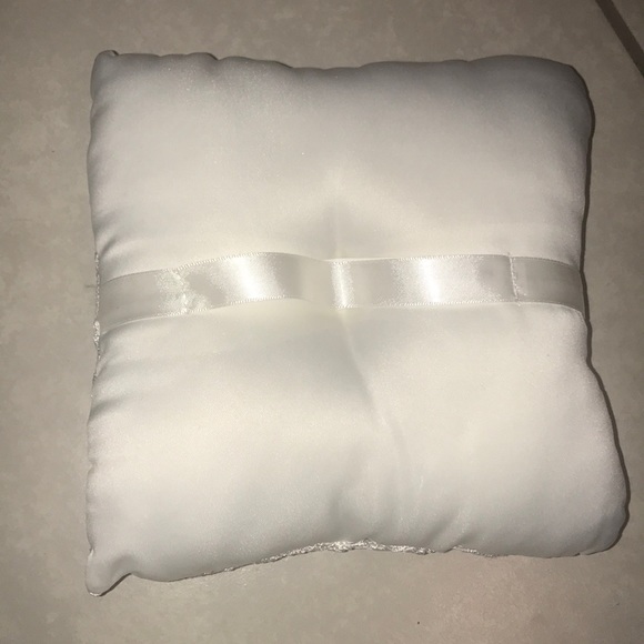 Ring Bearer Pillow with removable wedding bands - Picture 5 of 6
